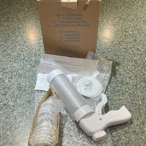 Avon Cupcake Decorator Tool Set NEW in box Tool Gun Tips Stencils Instructions